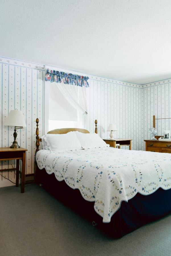 Carriage Barn Inn Keene Exteriör bild
